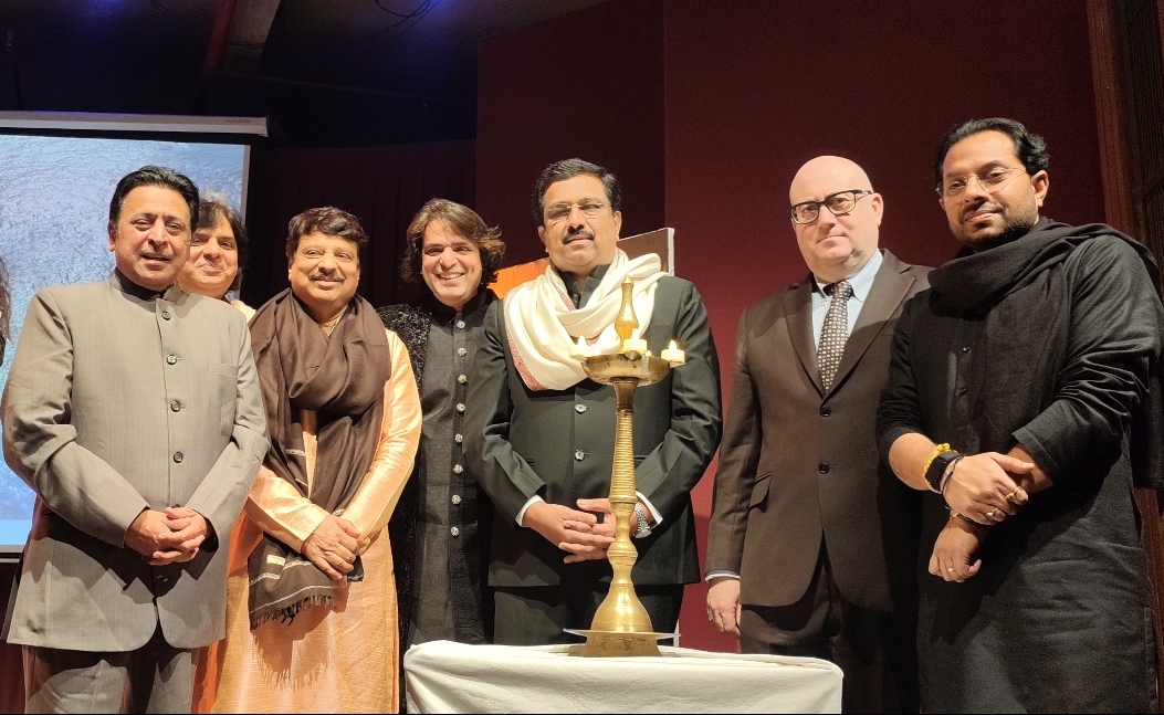 Screenshot_2025-12-21-23-21-34-212_com.miui.mediaviewer-edit